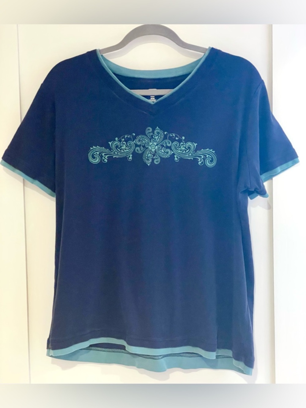 ☀️☀️2/$10 St. John’s Bay Active Navy Blue w Green Floral Design Woman’s T-Shirt